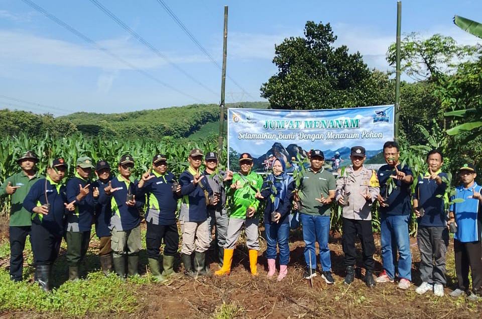 Selamatkan Bumi, Perhutani Kendal Tanam 1.500 Bibit Buah Di Kawasan Hu