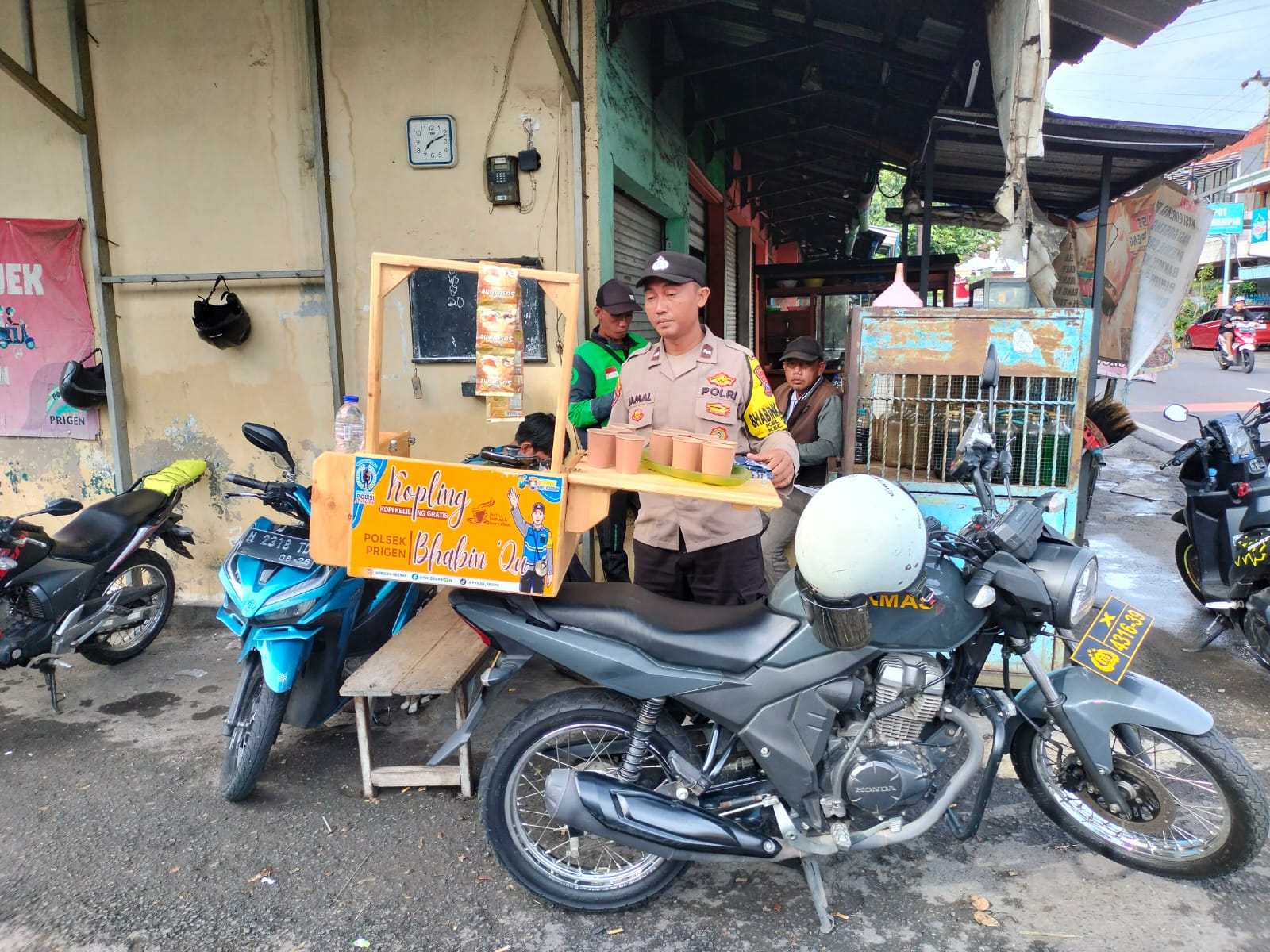 Polsek Prigen Gelar Kopling, Polisi Ngopi Bareng Warga Untuk Jaga Kamt