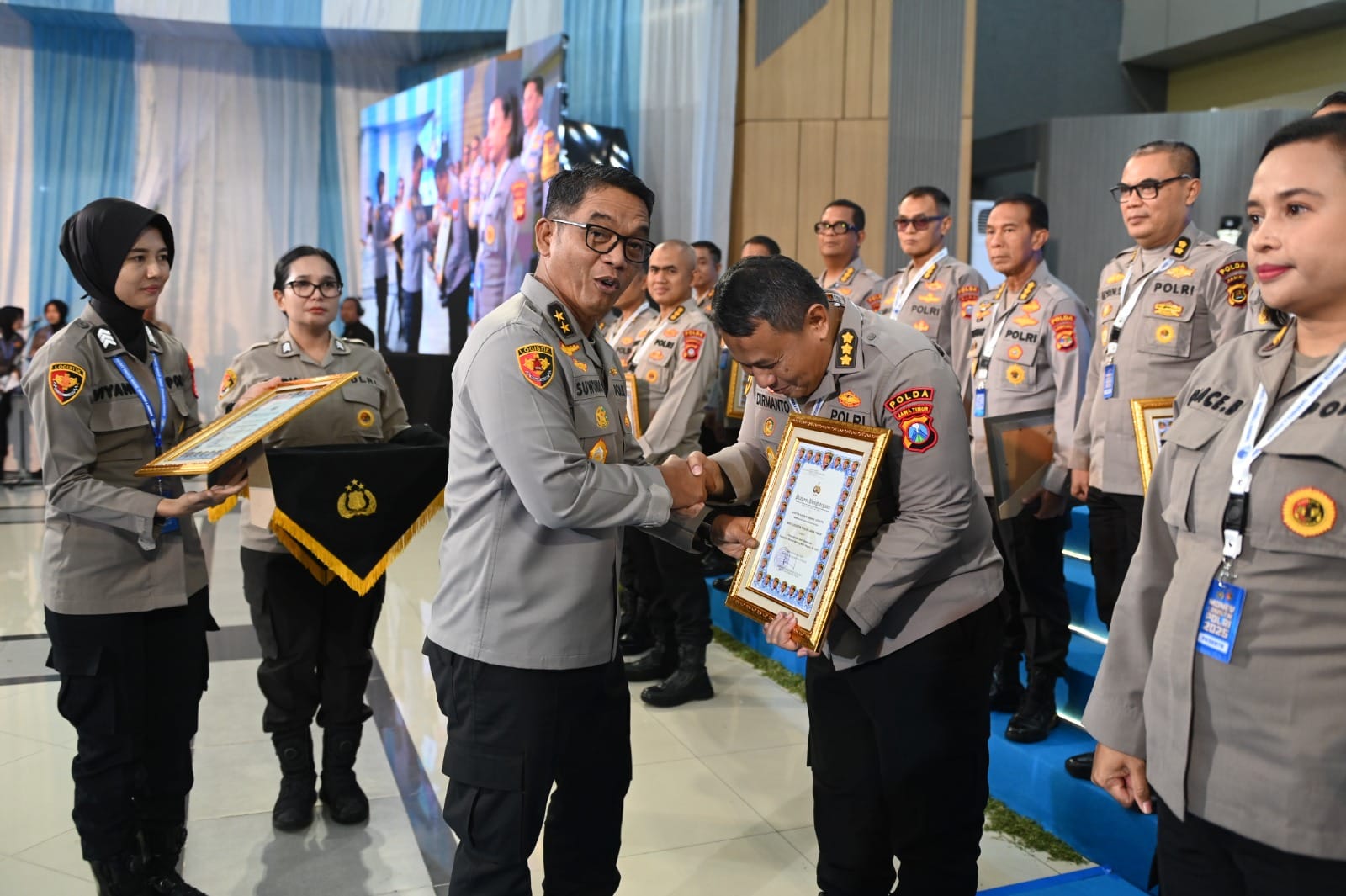 Biro Logistik Polda Jatim Raih 2 Penghargaan Pemanfaatan Bmn Dan Pelap