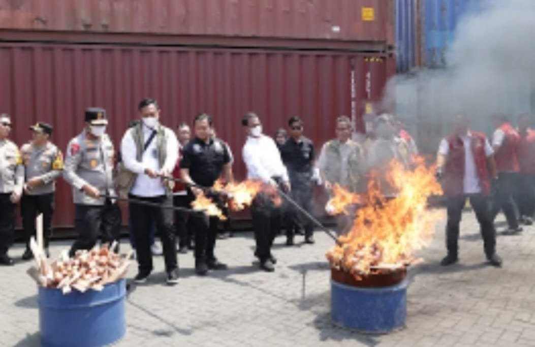 Polda Jatim Ungkap Peredaran 72 Ton Bawang Bombay Ilegal Ber optk