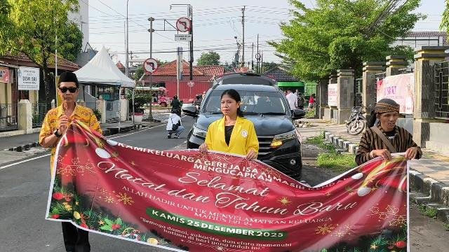 Unik, Jemaat Gereja Isa Almasih Kendal Gelar Pawai Natal Keliling Kota