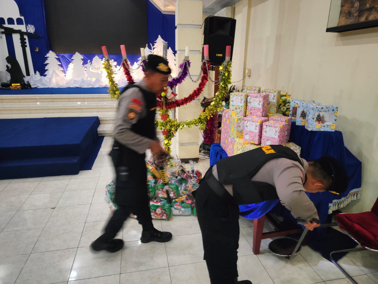 Polres Bondowoso Sterilisasi Dan Amankan Gereja Demi Kelancaran Peraya