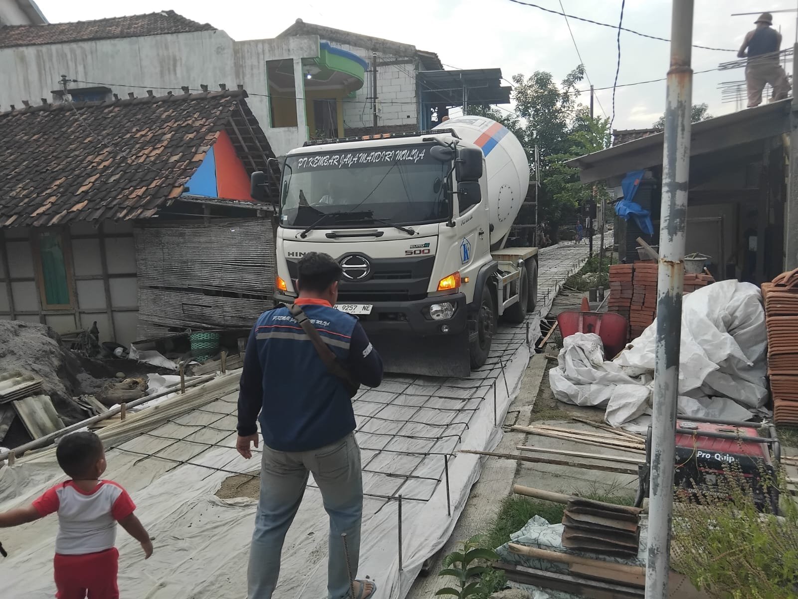 Terkesan Siluman Proyek Tanpa Papan Nama Dan Abaikan K3 Di Dukuh Sudag