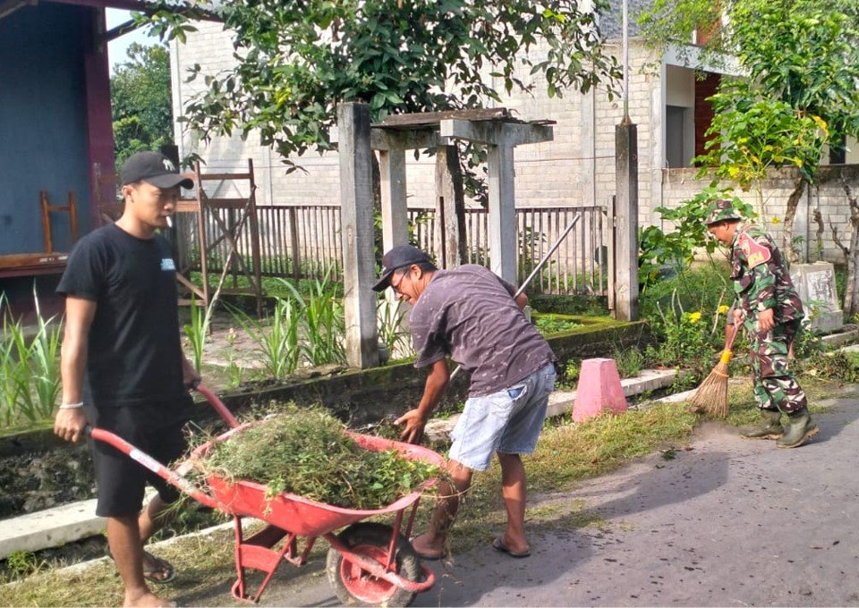 Wujud Nyata Kemanunggalan Tni Dengan Rakyat, Babinsa Dan Masyarakat La
