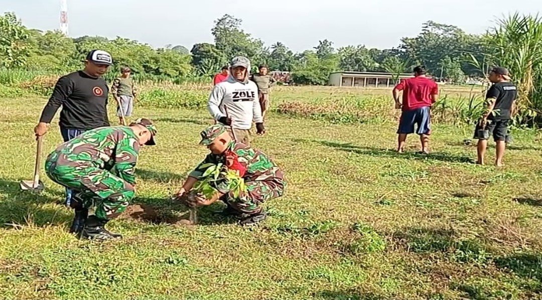 Peduli Lingkungan Sertu M. Ayub Bersama Warga Tlumpu Laksanakan Penghi
