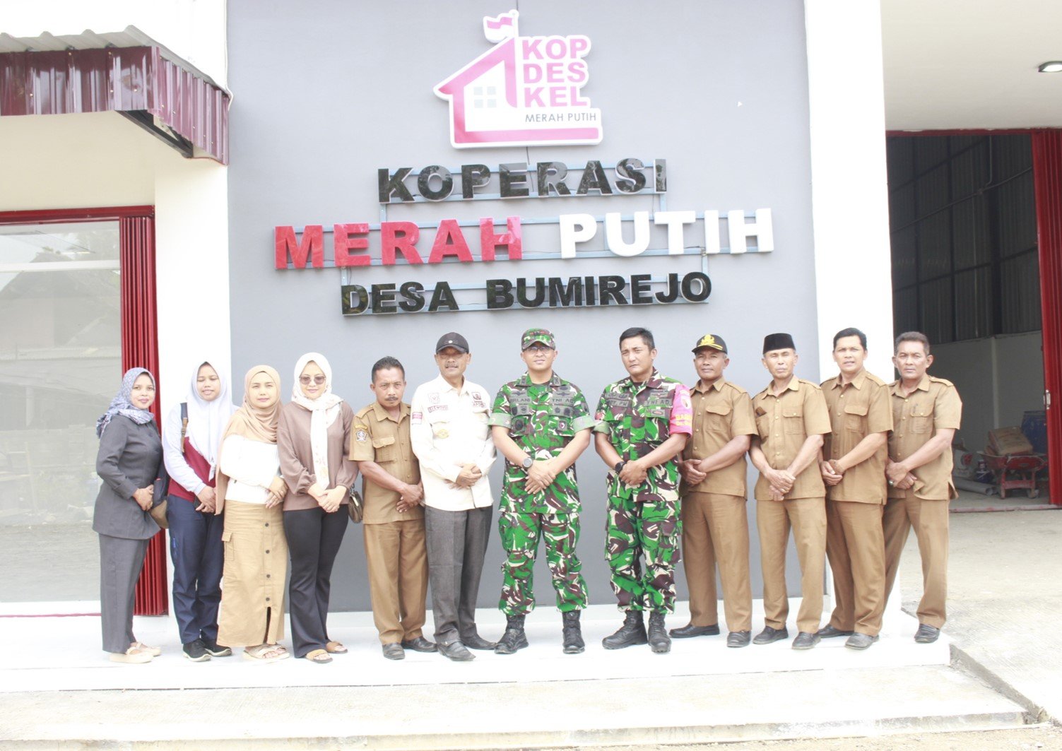 Warga Desa Bumirejo Senang Dengan Pembangunan Kdkmp Kodim 0808 blitar