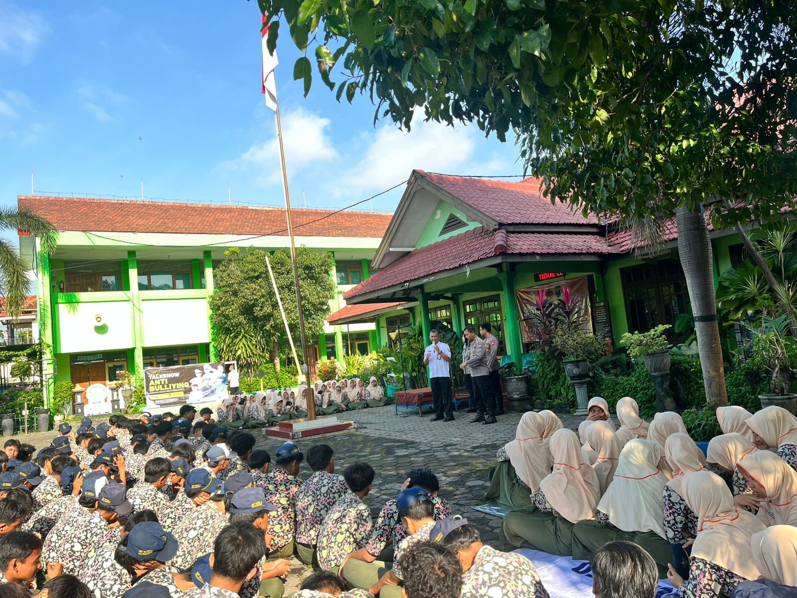 Polres Probolinggo Kota Cegah Bullying, Beri Edukasi Pelajar Di Sejuml