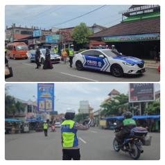 Polwan Satlantas Demak Ajak Pedagang Dan Peziarah Tertib Berlalu Linta