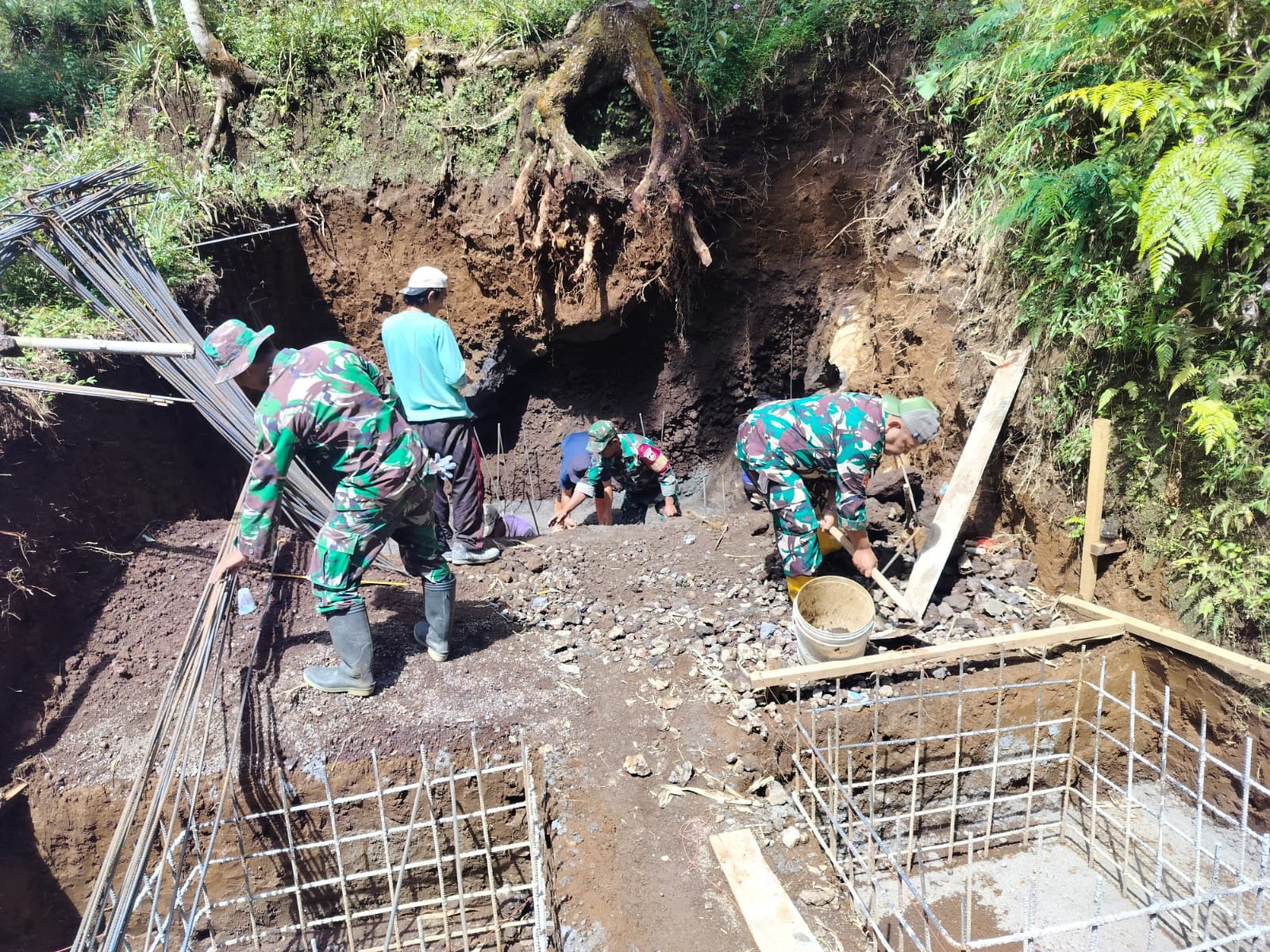Pengecoran Pondasi Jembatan Garuda Di Serang Terus Dikebut