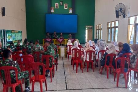 Bersama PKK Persit Matangkan Persiapan TMMD di Desa Krangean 