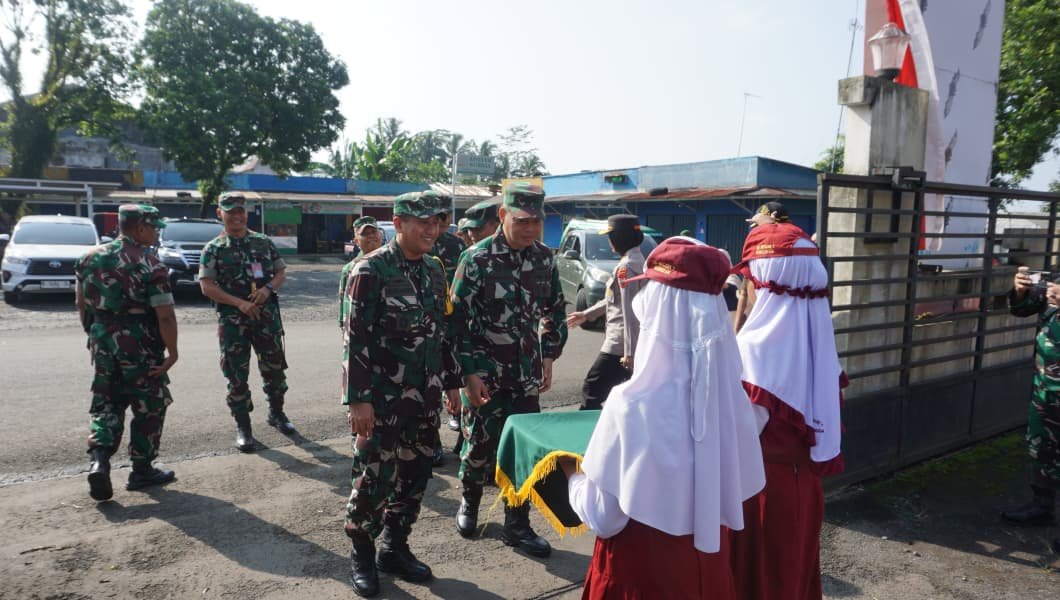 Pak Tentara Datang, Jalan Kami Jadi Bagus