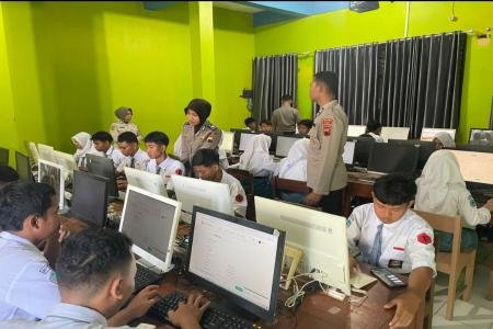 Era AI Polres Demak Dorong Pelajar Tak Mudah Percaya Informasi