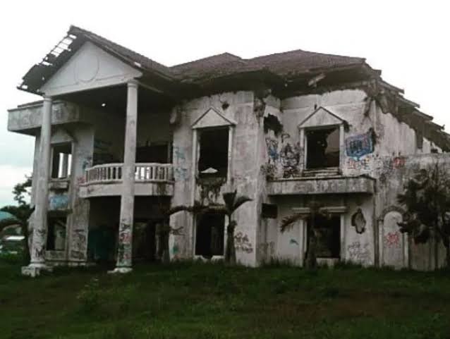 Sisi Lain Di Balik Rumah Mewah Pondok Indah