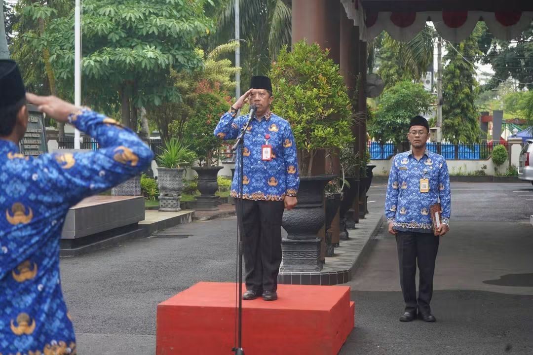 ASN DI SEKRETARIAT DAERAH TRENGGALEK PERINGATI HARI SUMPAH PEMUDA KE-98