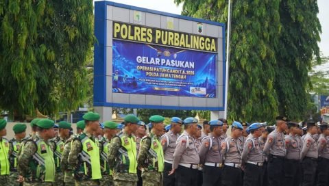 Bersatu Padu, TNI dan Warga Bangun Jalan Baru di Desa Bantarbarang